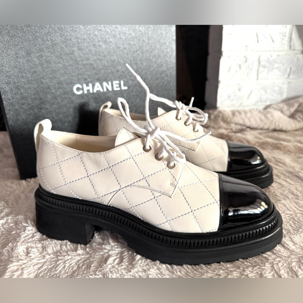 Chanel Lace Up Black and White Leather Oxford Shoes - Picture 3 of 13